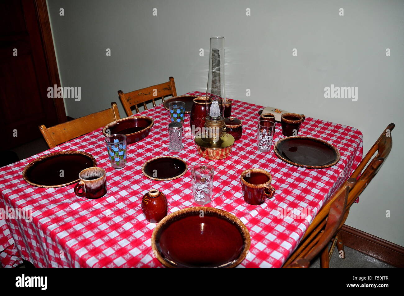 Lancaster, Pennsylvania: Typical Amish kitchen table with dinnerware at the  Amish Farm and House Museum Stock Photo - Alamy