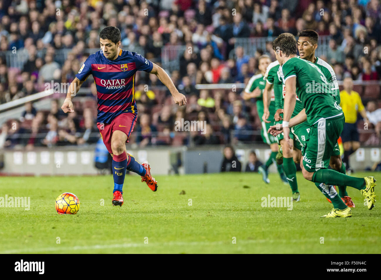 Barcelona, Catalonia, Spain. 25th Oct, 2015. FC Barcelona's forward LUIS SUAREZ shoots during the league match between FC Barcelona and SD Eibar at the Camp Nou stadium in Barcelona Credit:  Matthias Oesterle/ZUMA Wire/Alamy Live News Stock Photo