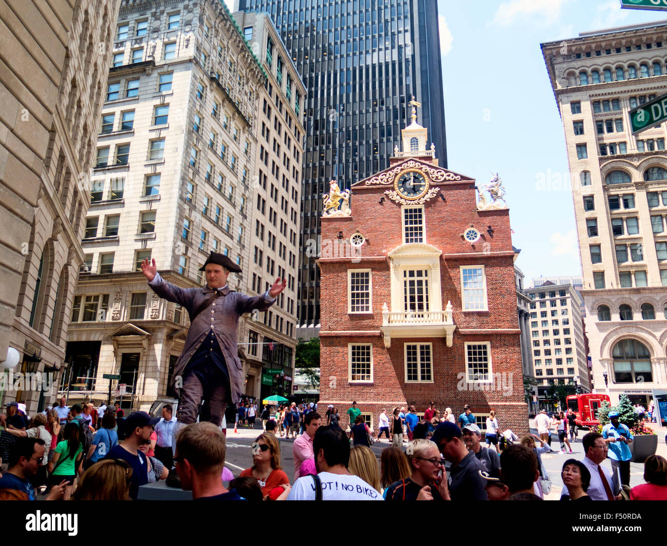 Tour guide in traditional costume in front of old Statehouse, Freedom Trail, Boston, Massachusetts, USA Stock Photo