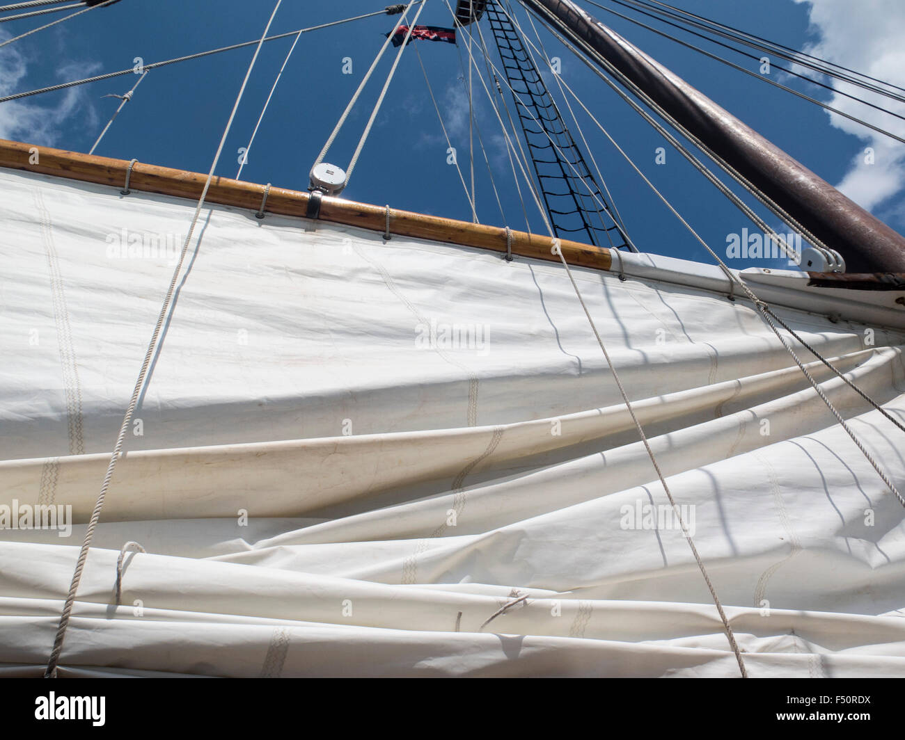 Hoisting sail hires stock photography and images Alamy