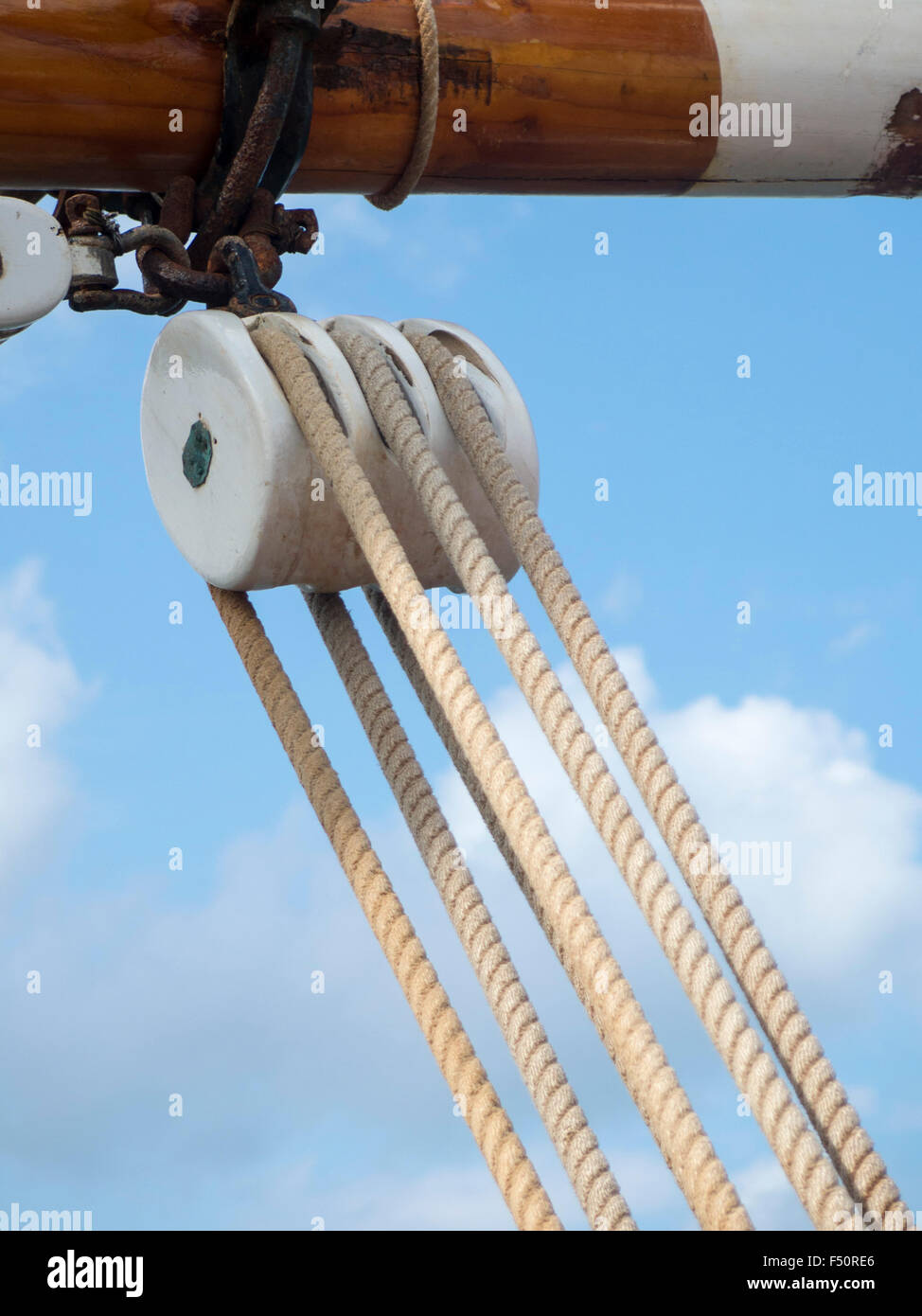 Block and tackle hires stock photography and images Alamy