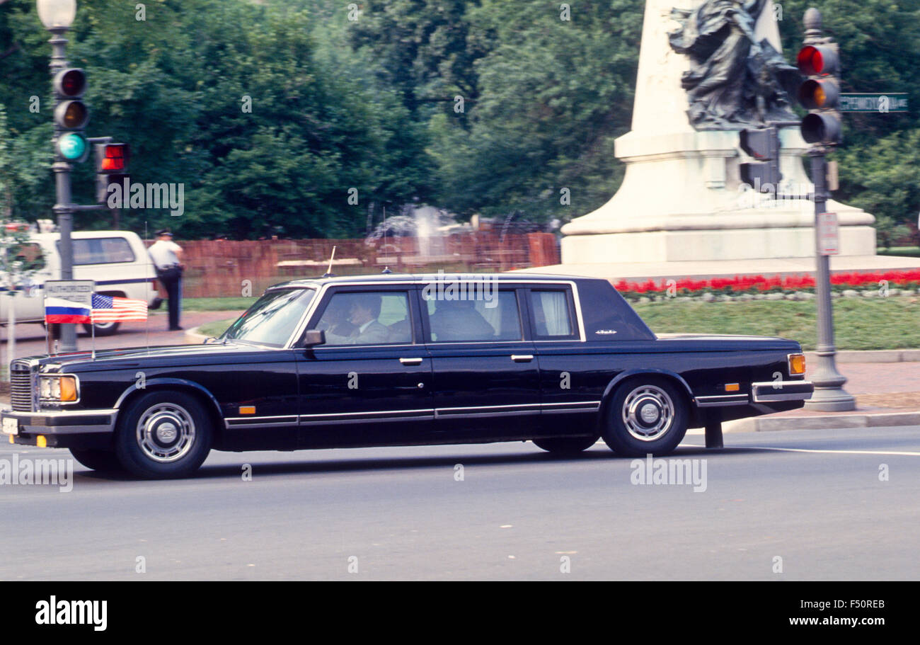 Washington, DC.,USA, 16th June1992. US President George Bush with Russian President Boris Yeltsin during official state visit to the White House. Yeltsin driving by the White House after the  state arrival ceremony.  Credit: Mark Reinstein Stock Photo