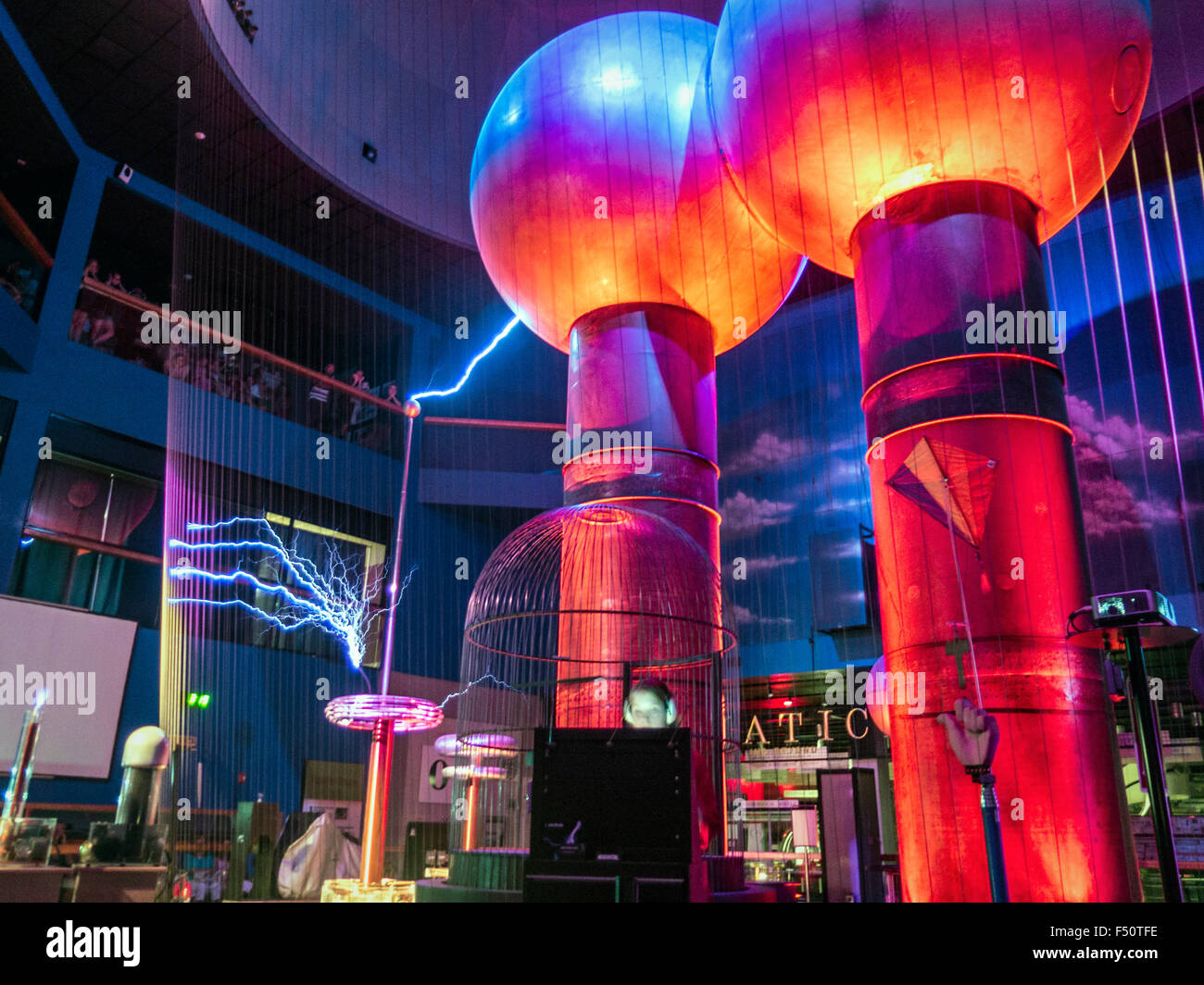 Van de graaff generator hi-res stock photography and images - Alamy