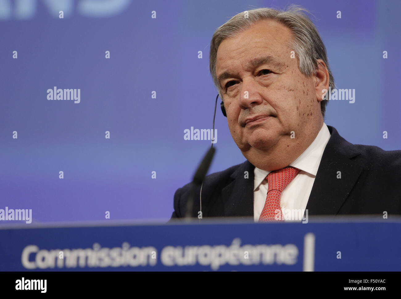 Brussels, Belgium. 26th Oct, 2015. The UN's High Commissioner for Refugees Antonio Guterres speaks during a press conference at the end of the special EU summit with Western Balkan nations situated along the migrant routes into Europe in Brussels, Belgium, on Oct. 26, 2015. The European Union (EU) and Balkan countries are seeking further cooperation on tackling migrant crisis at a mini summit held here on Sunday. Credit:  Zhou Lei/Xinhua/Alamy Live News Stock Photo