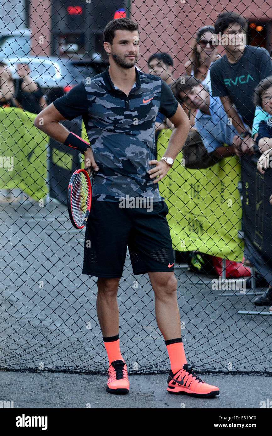 behuizing Kaarsen Aantrekkingskracht Nike's "NYC Street Tennis" Event Featuring: Grigor Dimitrov Where: New York  City, United States When: 24 Aug 2015 Stock Photo - Alamy