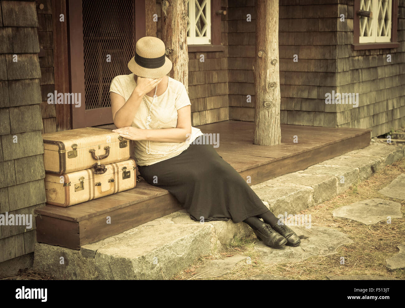 Woman with luggage 1920 hi-res stock photography and images - Alamy