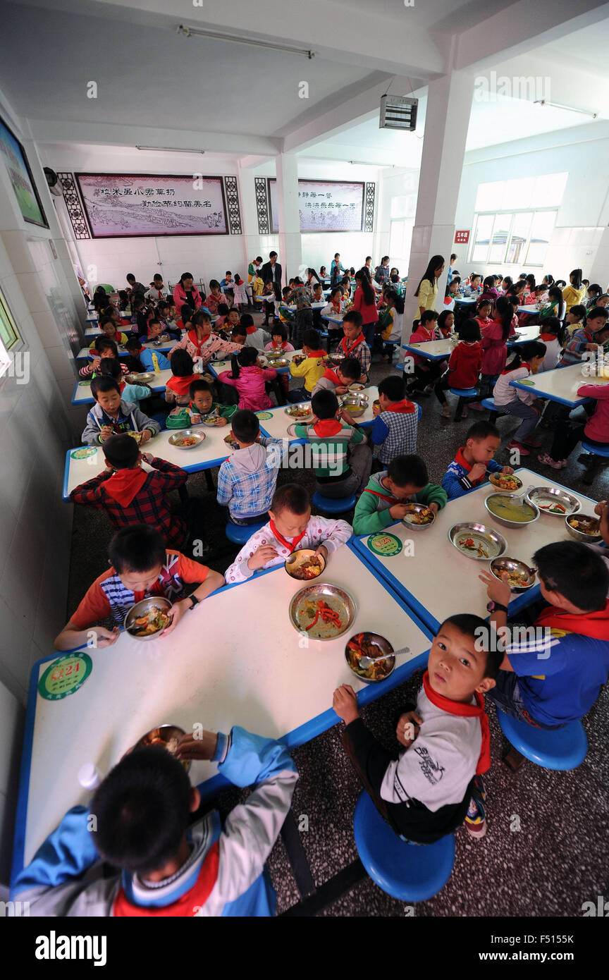 Chongqing, China's Chongqing Municipality. 22nd Oct, 2015. Students have lunch at the dining hall in a primary school in Qingshui of Yunyang County, southwest China's Chongqing Municipality, Oct. 22, 2015. Fourteen districts and counties in Chongqing, including Yunyang, were enlisted as trial places for the nutrition improvement projects. Chongqing Municipality has invested 346 million yuan (about 54, 5 million US dollars) to ensure the food safty and nutrition of 881,500 students. © Tang Yi/Xinhua/Alamy Live News Stock Photo