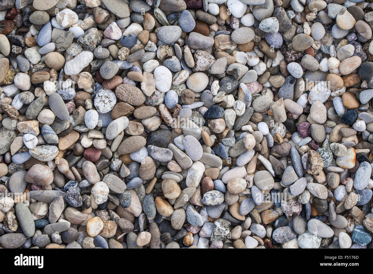 Small smooth river stones hi-res stock photography and images - Alamy