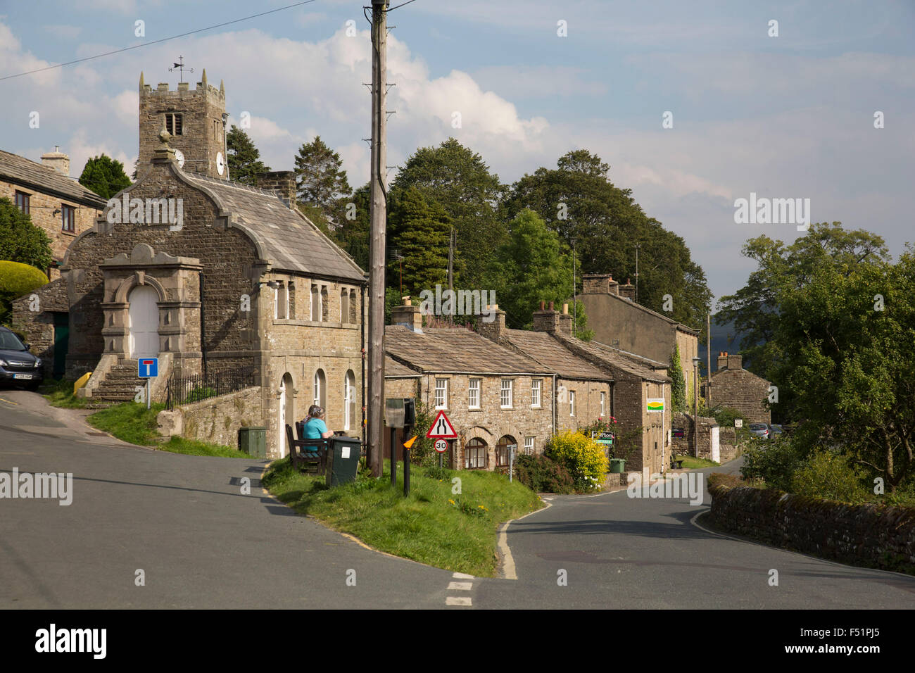 The village church in Muker in Swaledale, which runs broadly from west to east. To the south and east of the ridge a number of smaller dales. Swaledale is a typical limestone Yorkshire dale, with its narrow valley-bottom road. Yorkshire, England, UK. Stock Photo