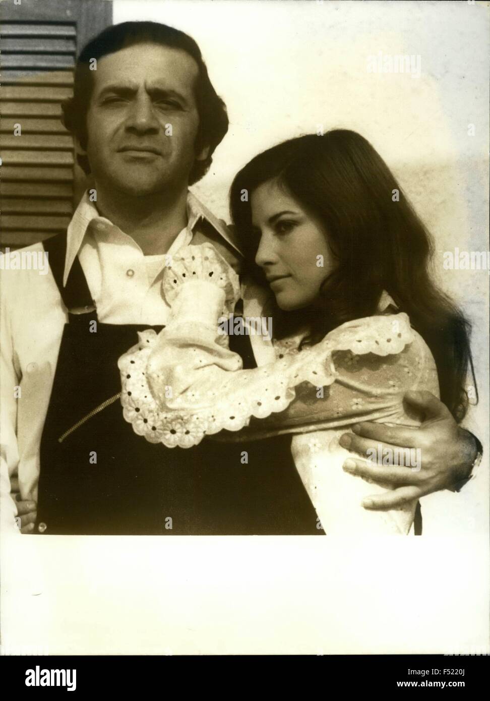 1972 - New French File '' I want to have some money'' the famous French Actor Jean Yanne with Nicole Calfan ( good for your file © Keystone Pictures USA/ZUMAPRESS.com/Alamy Live News Stock Photo