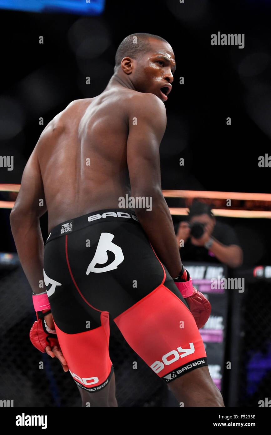 Uncasville, CT, USA. 23rd Oct, 2015. Michael Page (red) fights in a welterweight bout at Bellator144 at Mohegan Sun Arena. Michael Page defeats Charlie Ontiveros by TKO at 3:20, round 1. Eric Canha/CSM/Alamy Live News Stock Photo