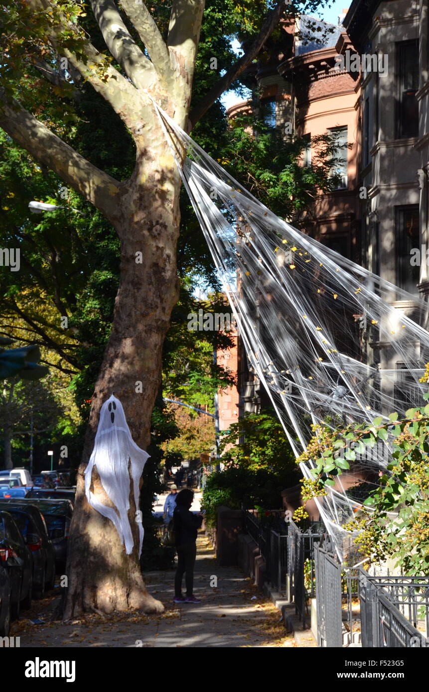 halloween decorations brooklyn park slope new york Stock Photo Alamy
