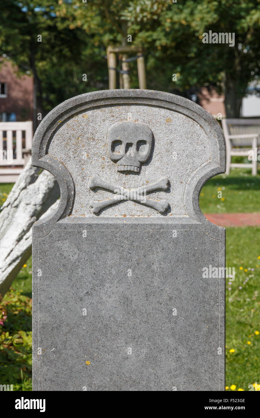 Headstone skull crossbones hires stock photography and images Alamy