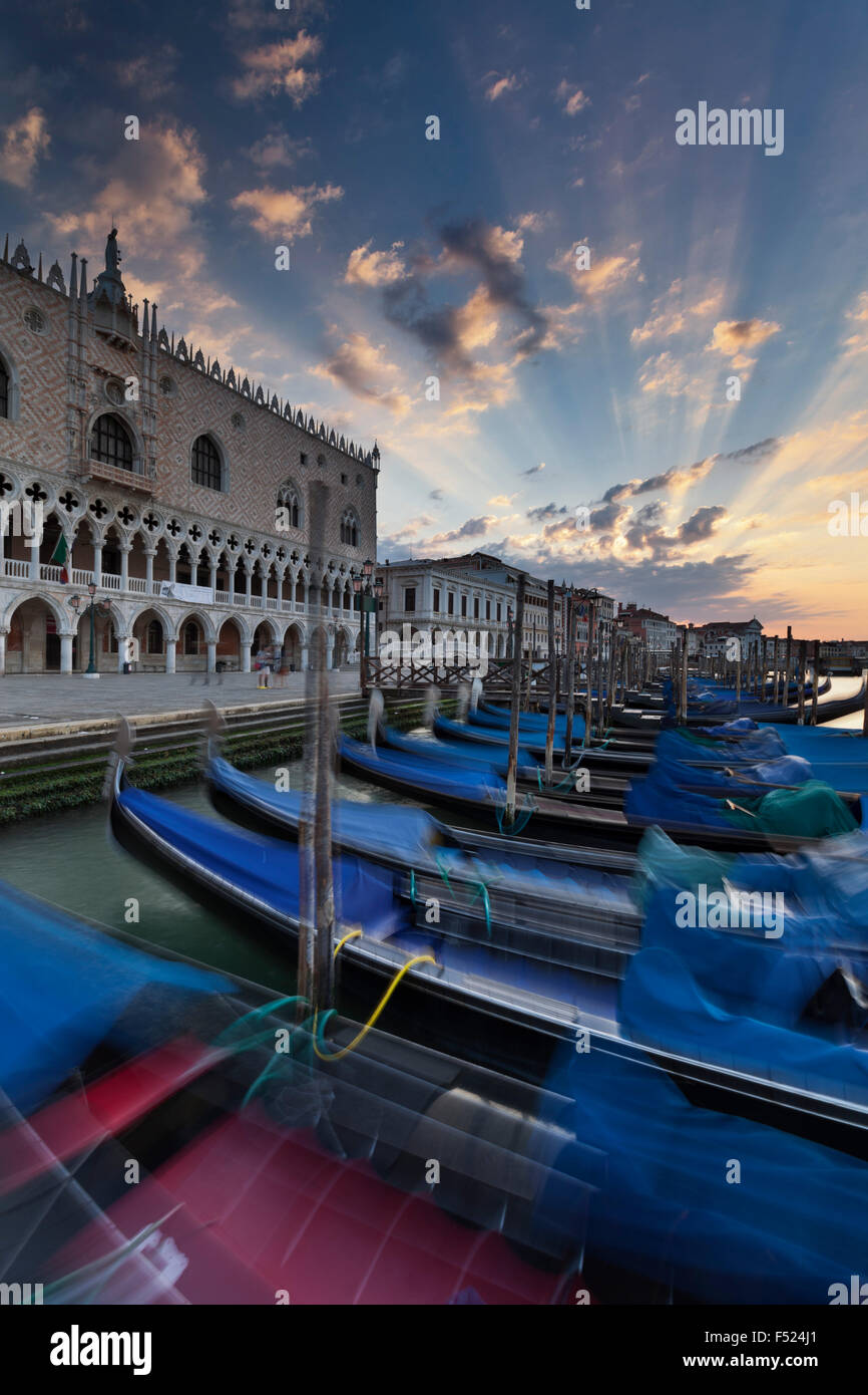 Gondolas san marco venice hi-res stock photography and images - Alamy
