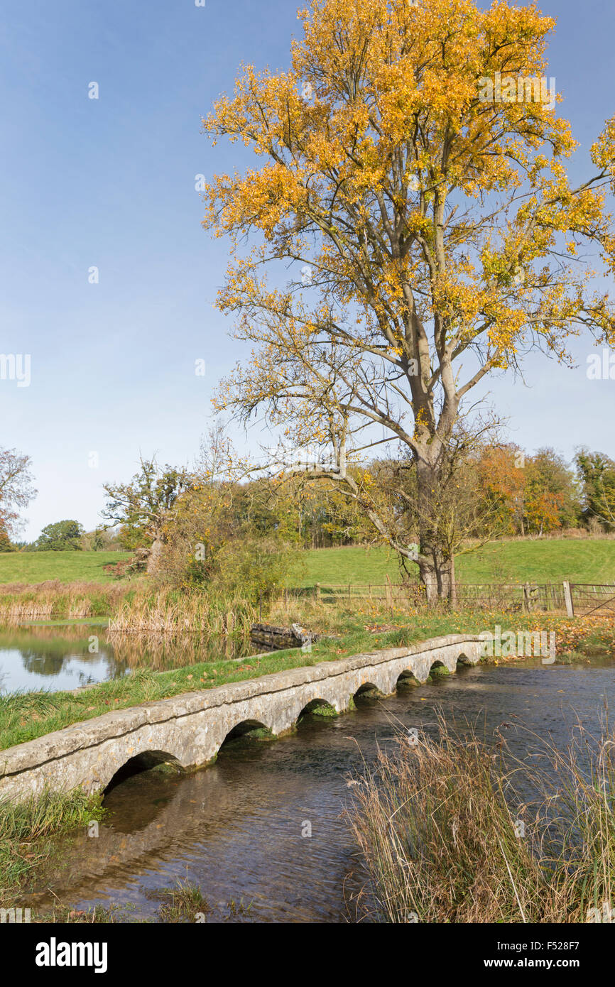 Cotswold river hi-res stock photography and images - Alamy