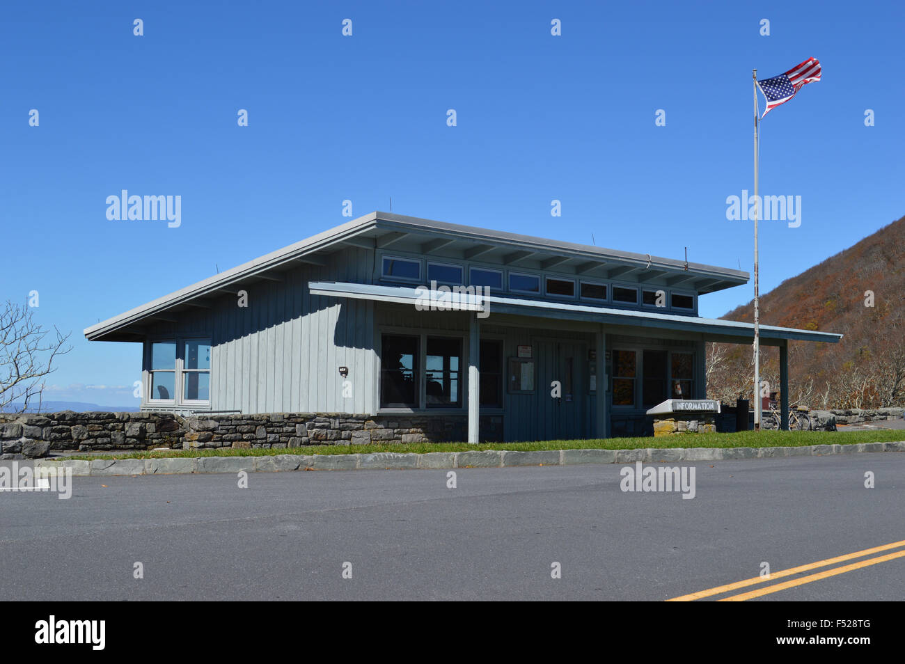 The Craggy Gardens Visitor Center located on the Blue Ridge Parkway in North Carolina. Stock Photo