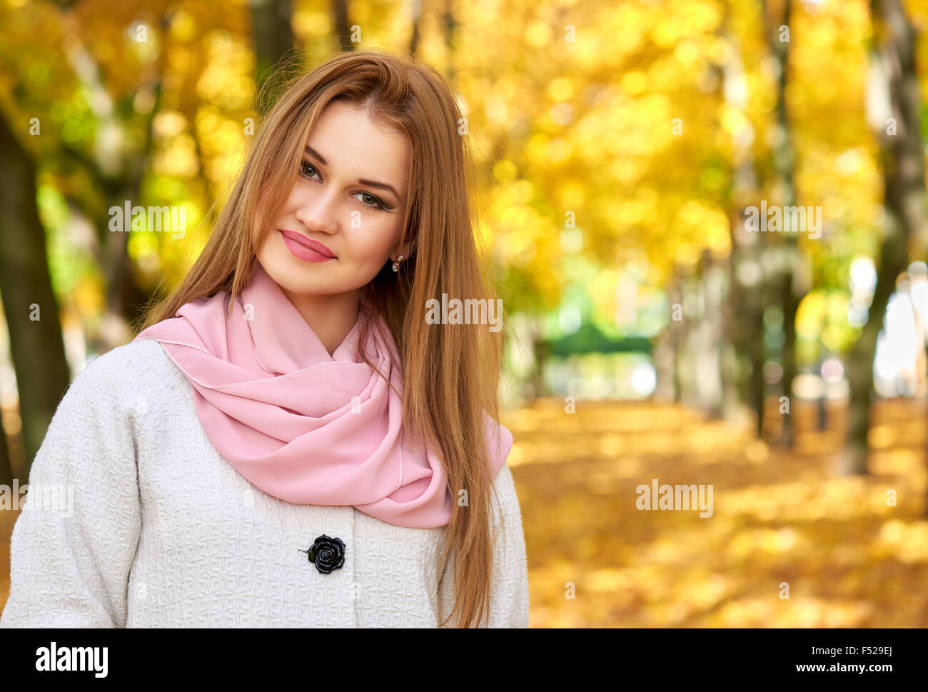 woman in autumn city park portrait Stock Photo - Alamy