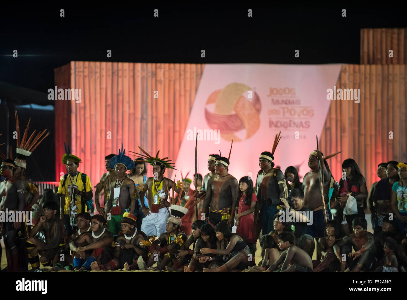 Palmas, Tocantins State, Brazil. 25th October, 2015. Indigenous people from many ethicities watch the contests during the International Indigenous Games, in the city of Palmas, Tocantins State, Brazil. Credit:  Sue Cunningham Photographic/Alamy Live News Stock Photo