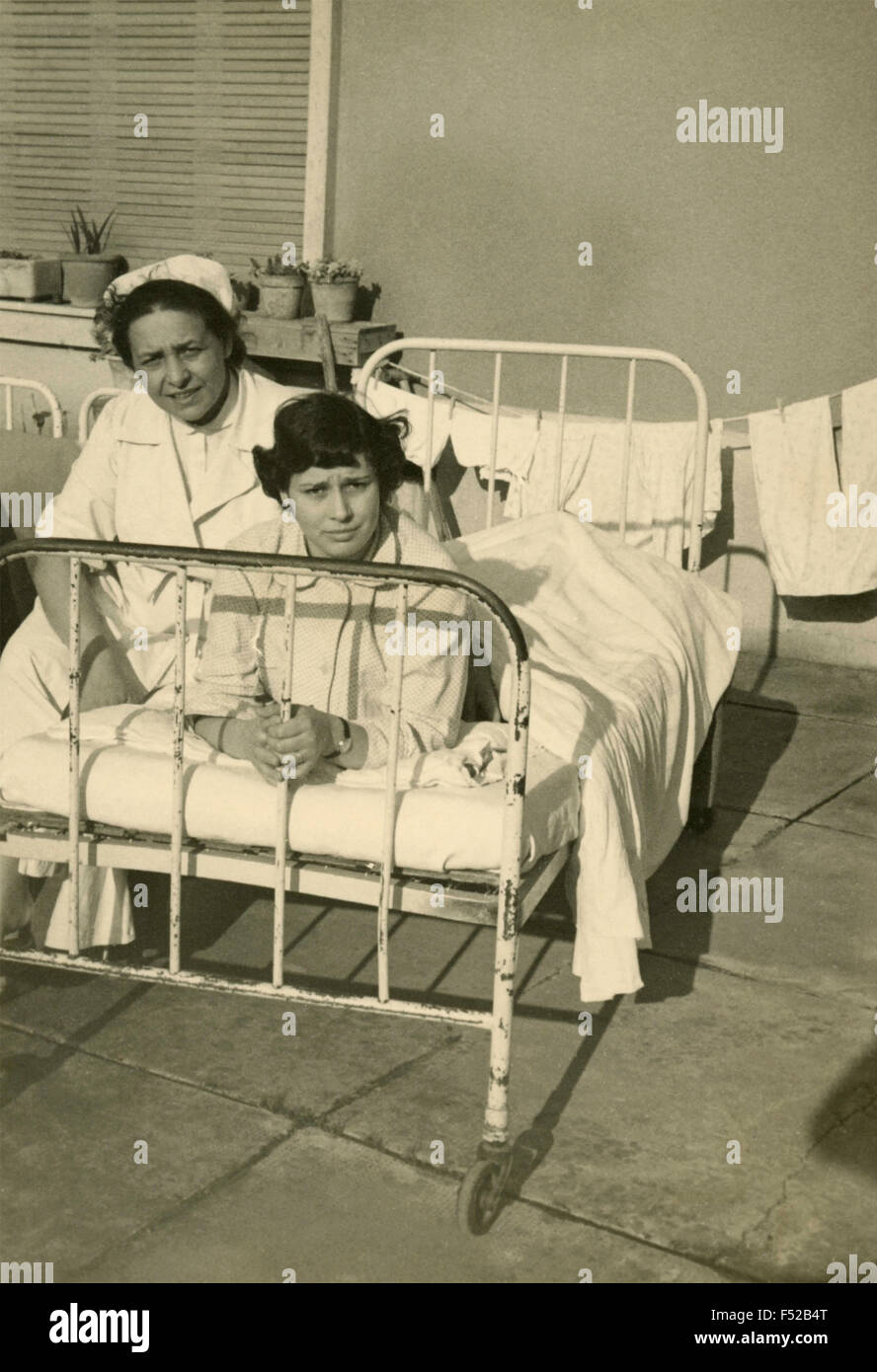 1950s nurse hi-res stock photography and images - Alamy
