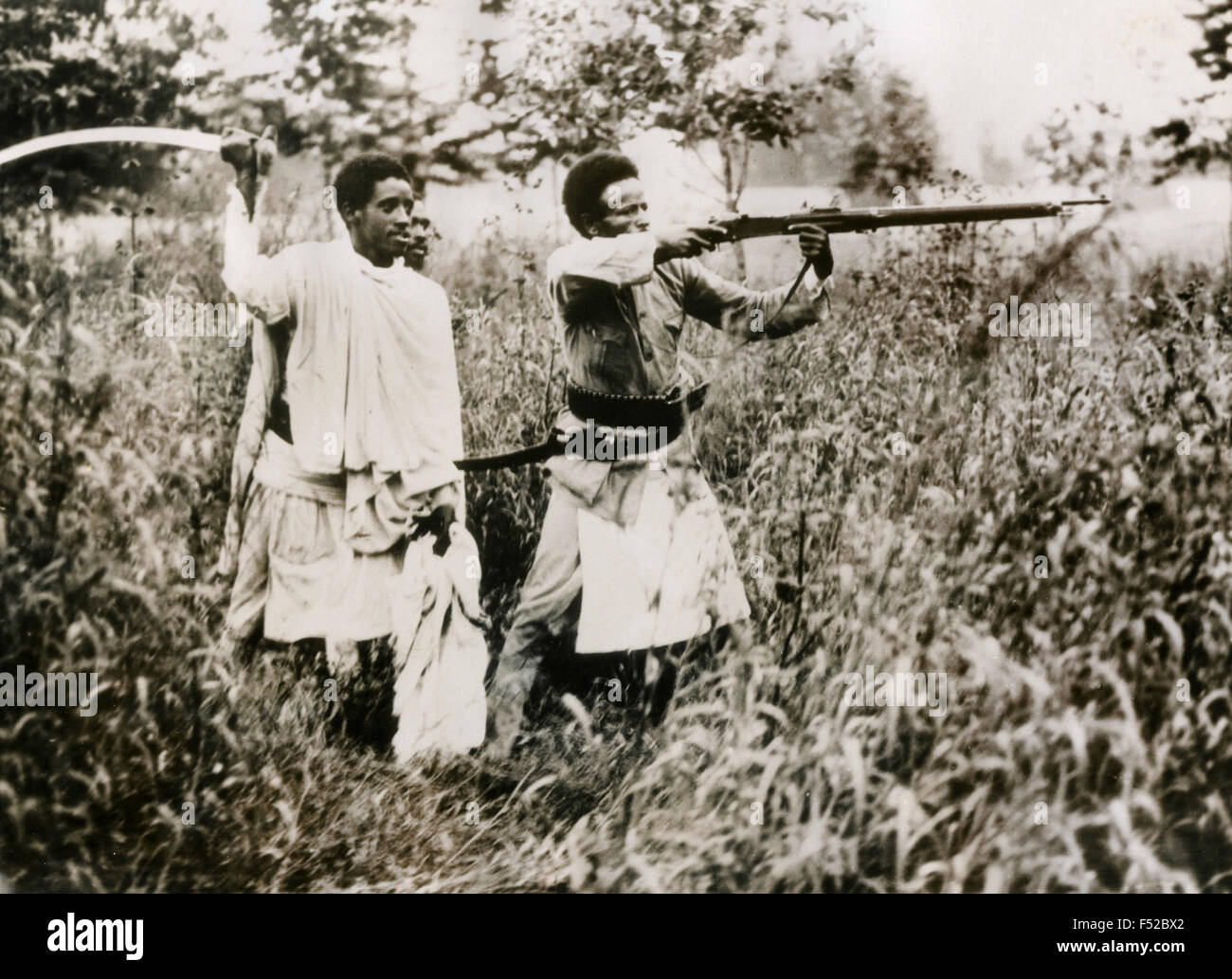 Warriors Ethiopian Ogaden expect the invading Italians with their sabers, Ethiopia Stock Photo