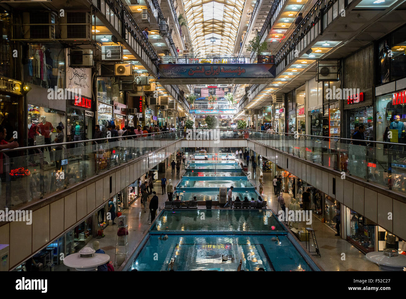 Shopping Centre In Tehran Iran Stock Photo Alamy mit-einem-shop-deine-ziele-erreichen-pop-up-shops