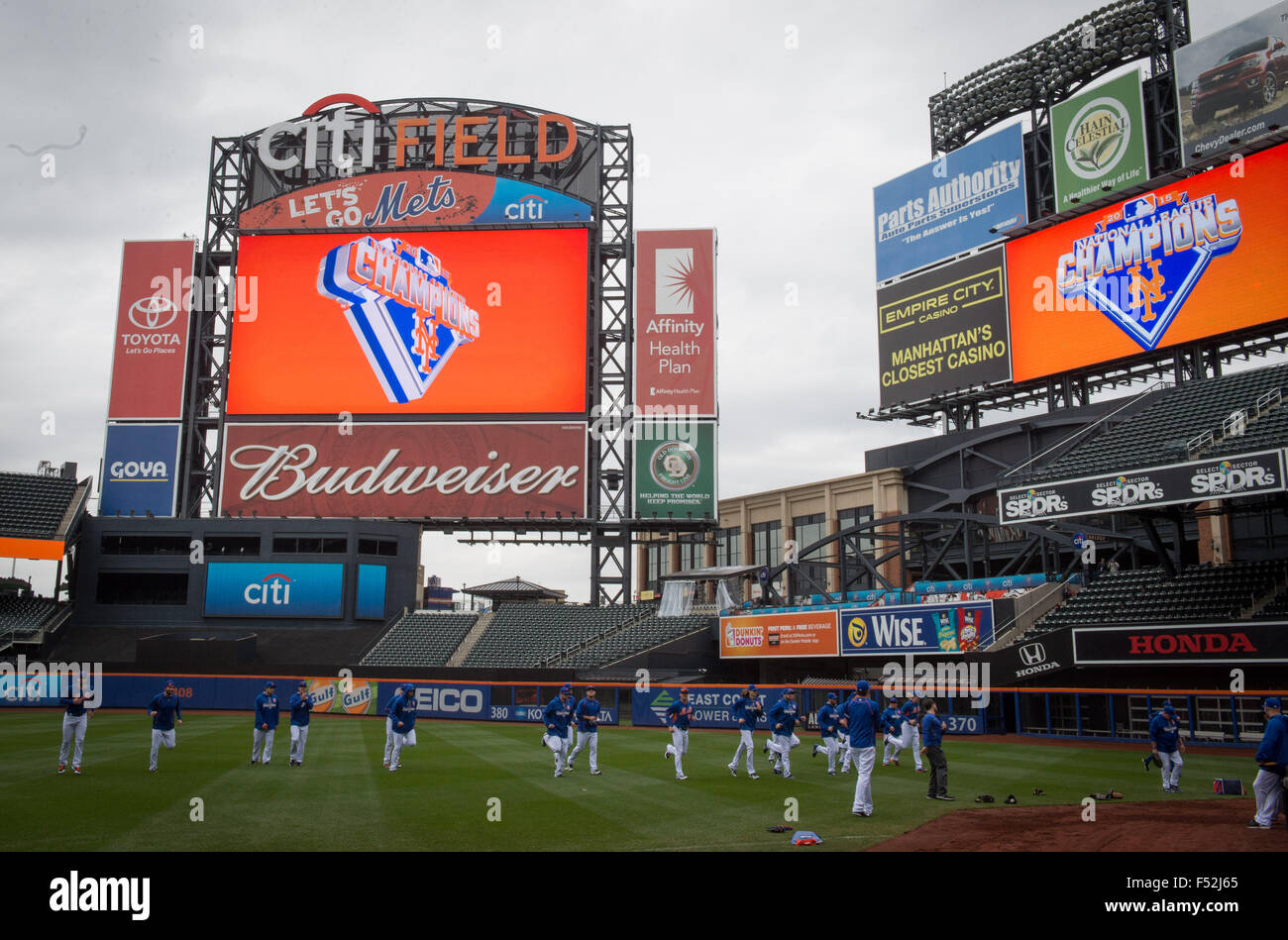 New York, New York, USA. 24th Oct, 2015. NY Mets practice at Citi Field, Saturday, Oct. 24, 2015. © Bryan Smith/ZUMA Wire/Alamy Live News Stock Photo
