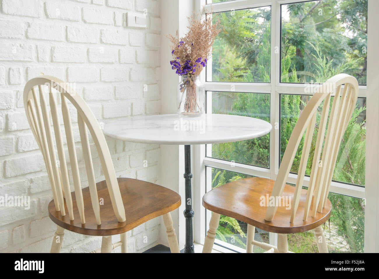 Chair wall vintage hi-res stock photography and images - Alamy