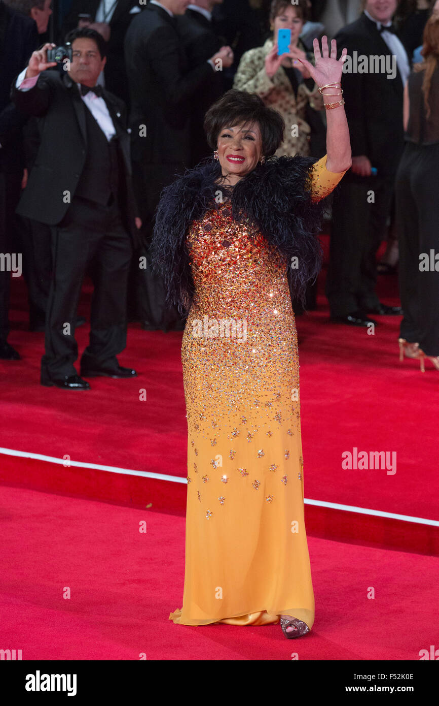 London, UK. 26th Oct, 2015. Dame Shirley Bassey. CTBF Royal Film Performance, World Premiere of the new James Bond film 'Spectre' at the Royal Albert Hall. Credit:  Vibrant Pictures/Alamy Live News Stock Photo