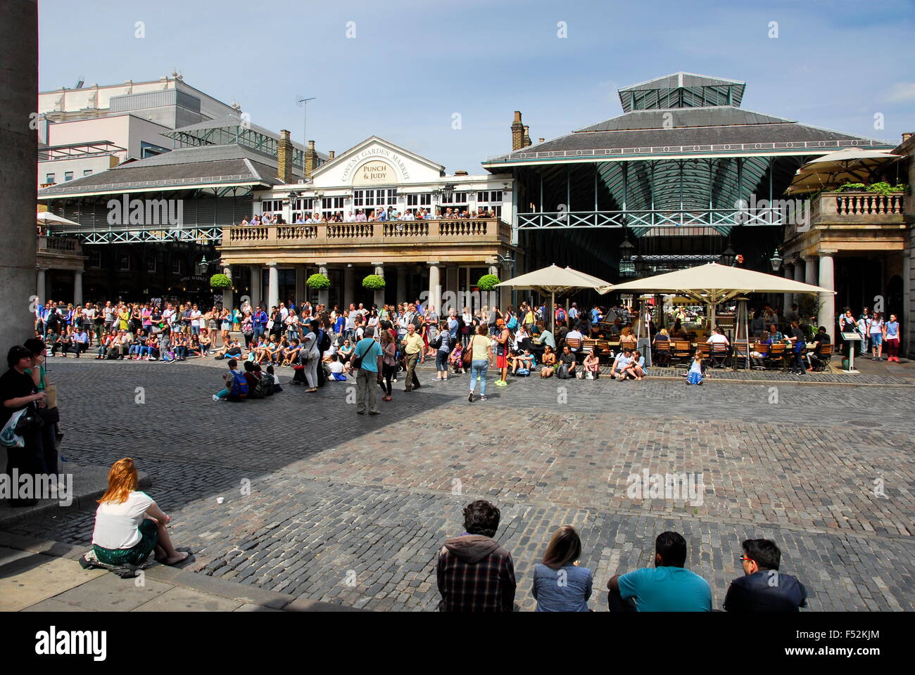 Street Performers In Front Of Covent Garden In London England UK street-performers-in-front-of-covent-garden-in-london-england-uk