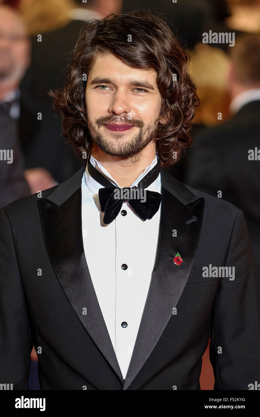 Ben Whishaw Q Wallpaper