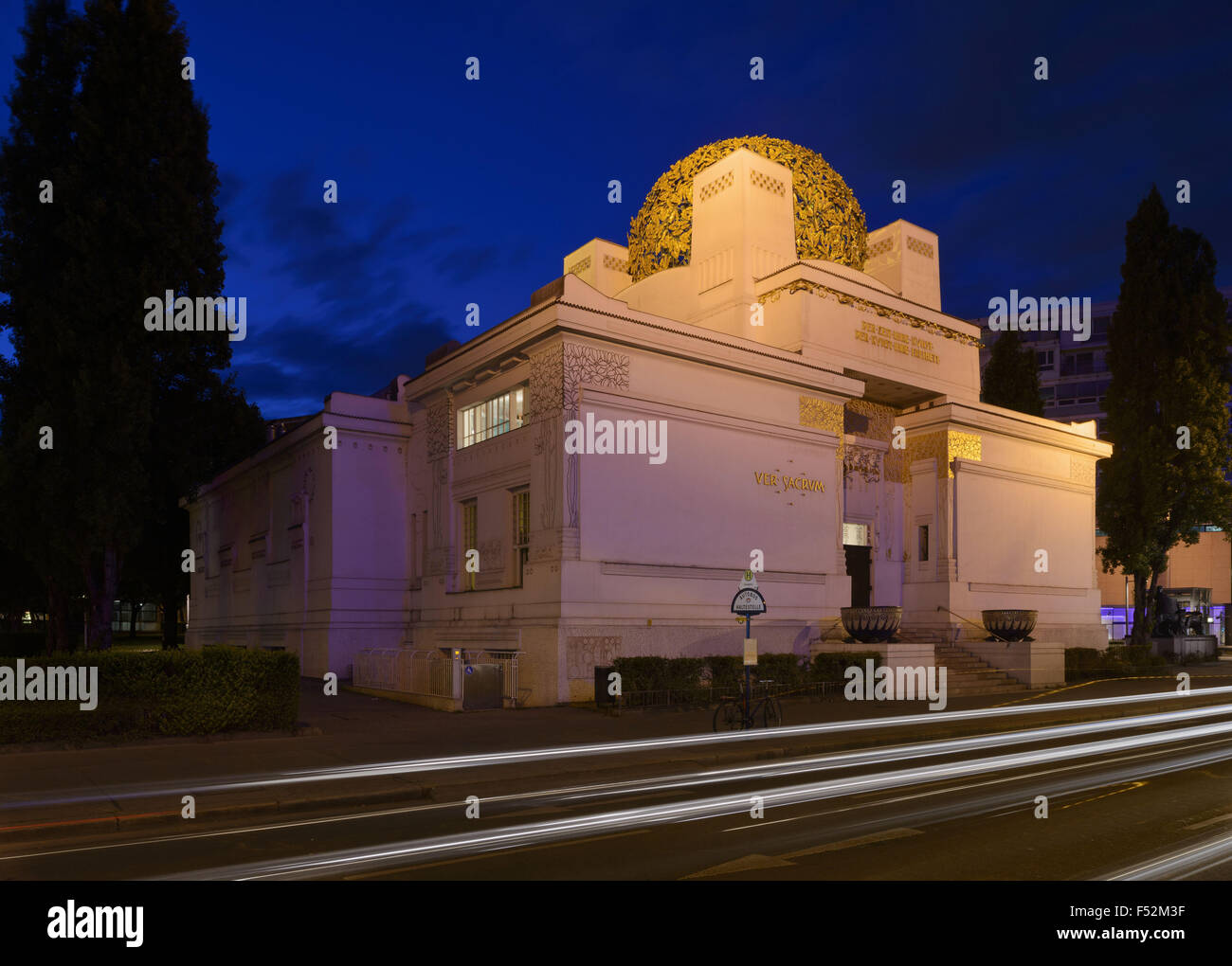 Austria, Vienna, exhibition building of the Vienna Secession, built in 1897/98 from Joseph Maria Olbrich in the style of Jugendstil, at night, Stock Photo