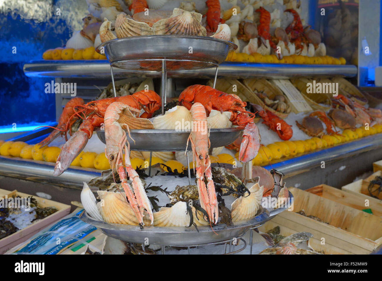 French seafood platter hi-res stock photography and images - Alamy