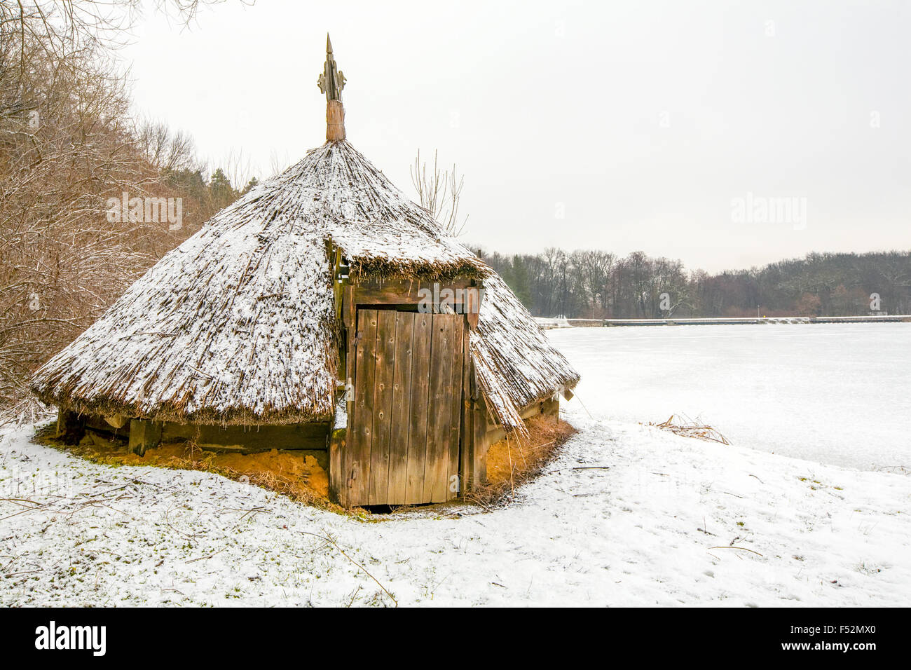 Romania Traditional Wood Hut Covered With Reed Stock Photo - Alamy