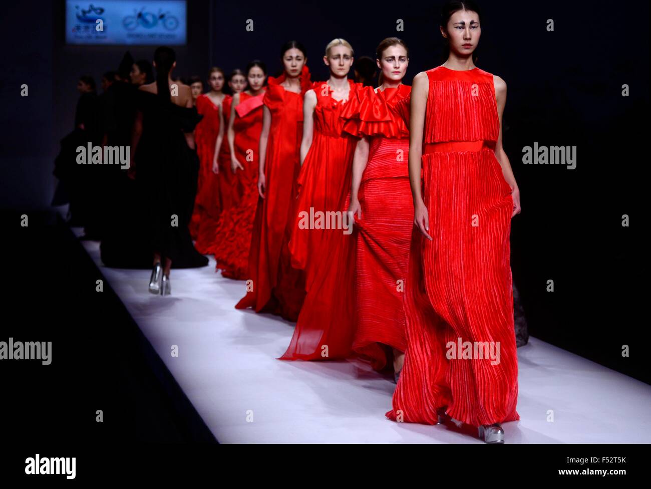 Beijing, China. 26th Oct, 2015. Models display creations of the ECHO CHEN collection during the China Fashion Week S/S 2016 in Beijing, China, Oct. 26, 2015. Credit:  Zhao Xiaoming/Xinhua/Alamy Live News Stock Photo