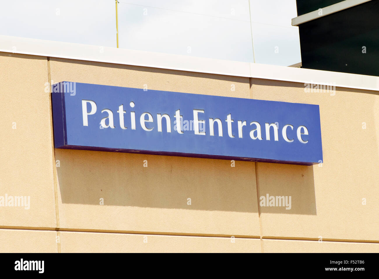 Patient entrance at an urban hospital Stock Photo Alamy