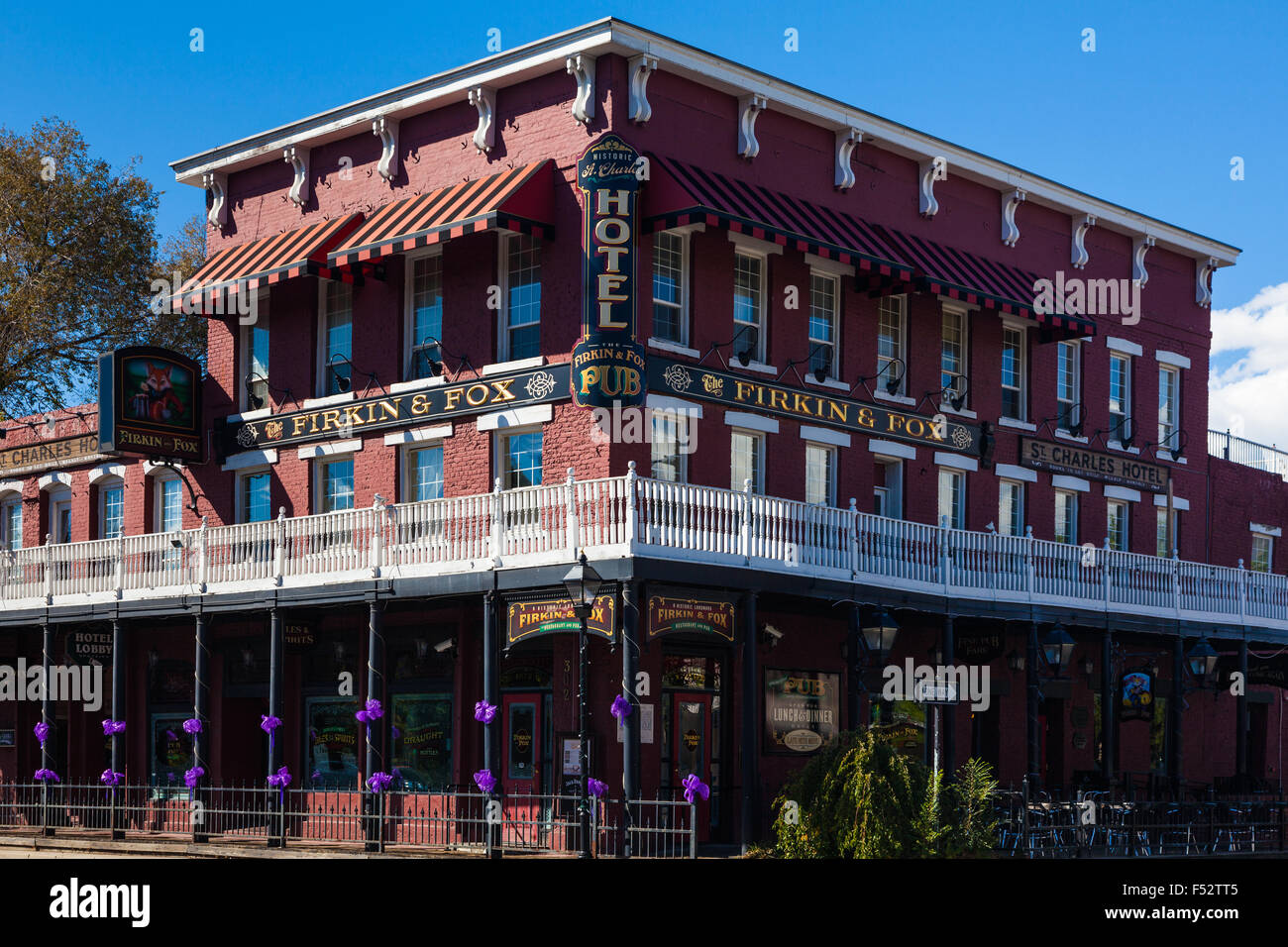 Pub exterior wood street hi res stock photography and images   Alamy