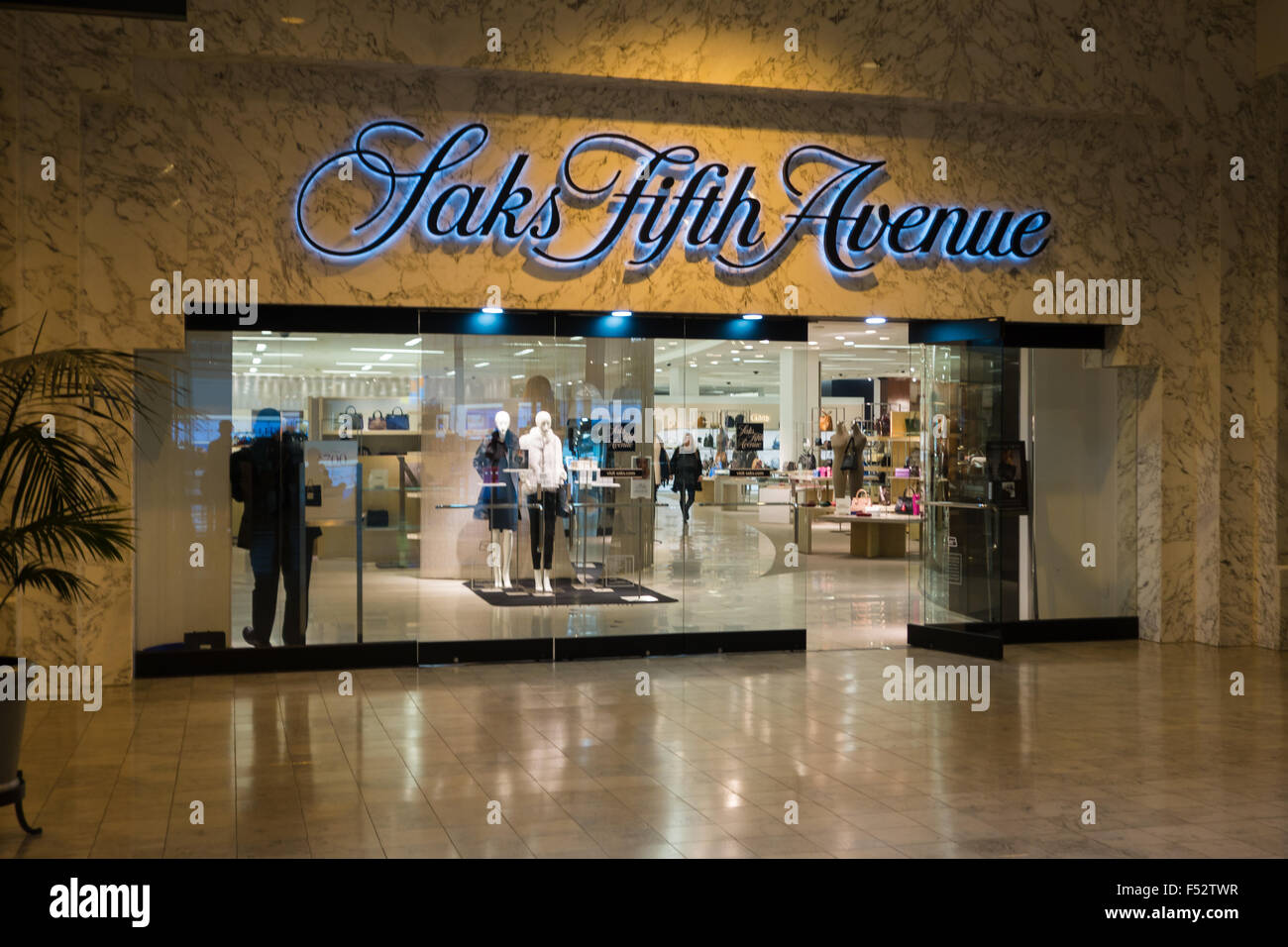 Saks fifth avenue shopping mall hi-res stock photography and images - Alamy