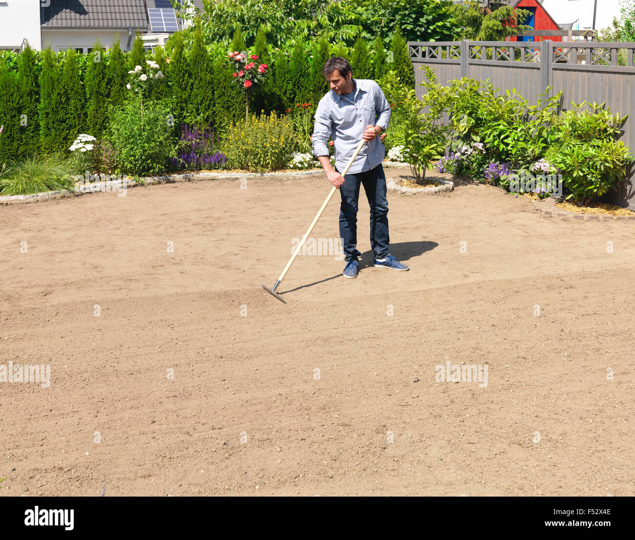 Spade man garden hi-res stock photography and images - Alamy