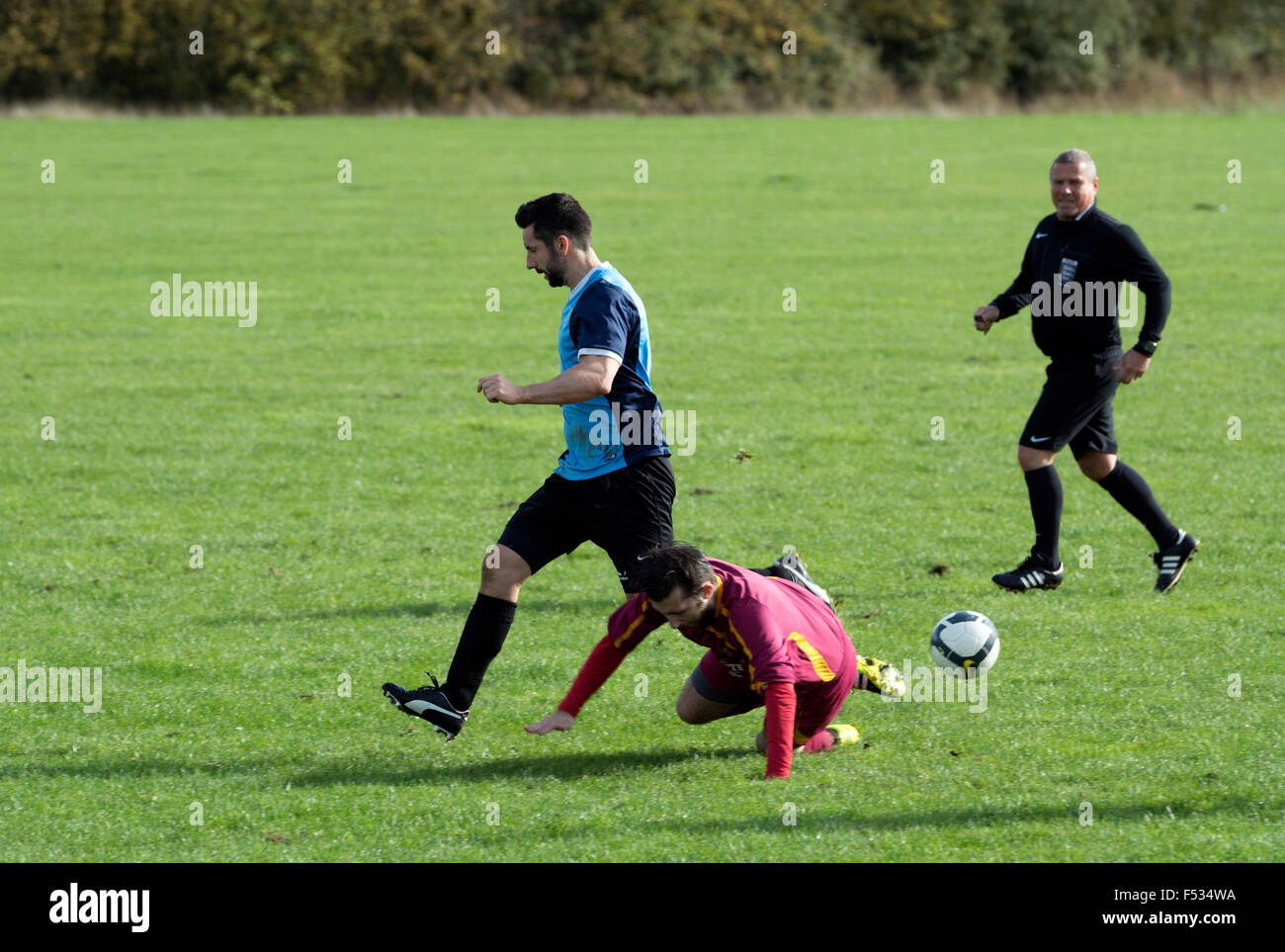 Football player falling fell down hires stock photography and images Alamy