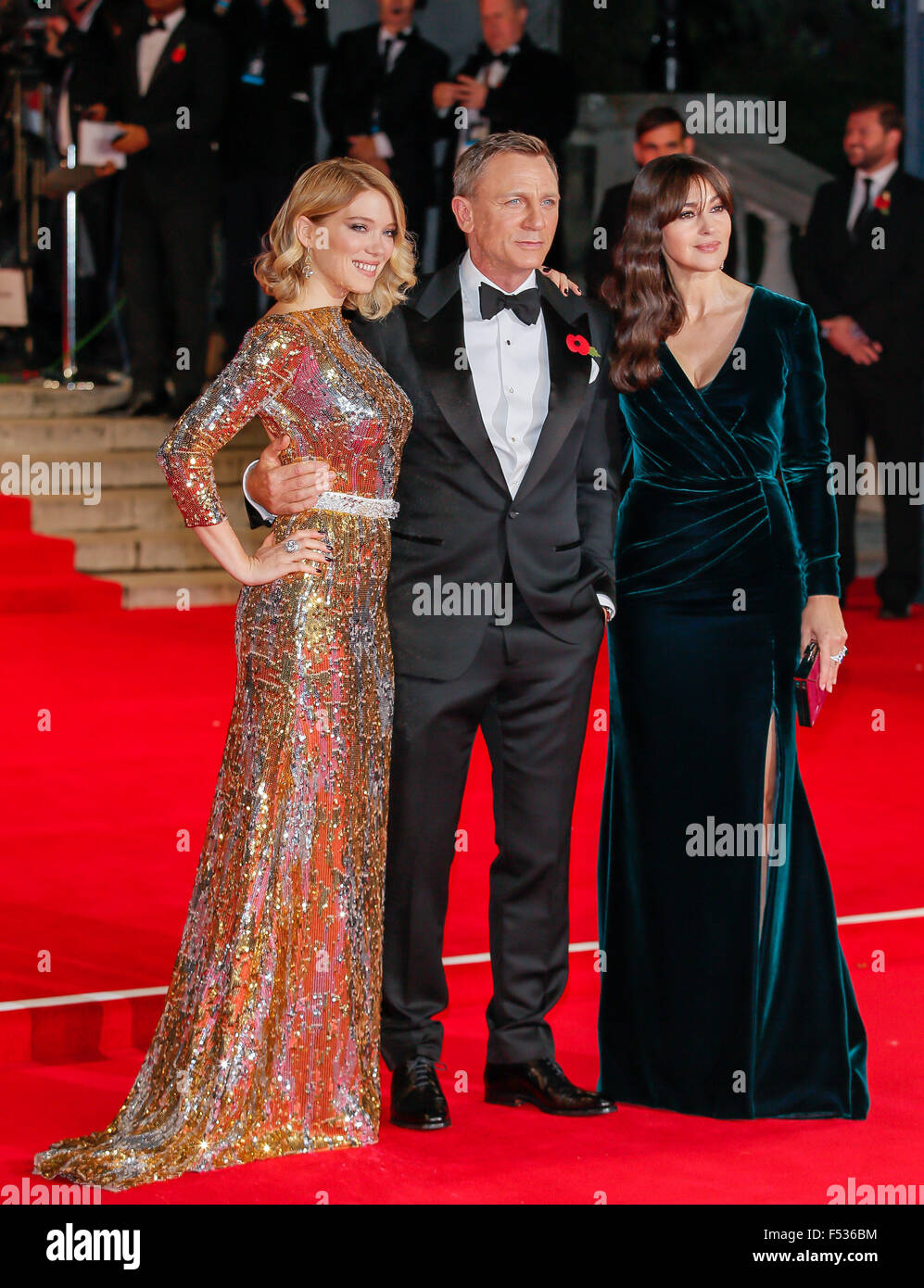 London, Britain. 26th Oct, 2015. British actor/cast member Daniel Craig (C) attends the world premiere of the new James Bond film 'Spectre' with French actress/cast member Lea Seydoux (L) and Italian actress/cast member Monica Bellucci (R) at the Royal Albert Hall in London, Britain, 26 October 2015. Spectre is the 24th official James Bond film and is released in the United Kingdom on 26 October. Photo: Hubert Boesl/dpa - NO WIRE SERVICE -/dpa/Alamy Live News Stock Photo