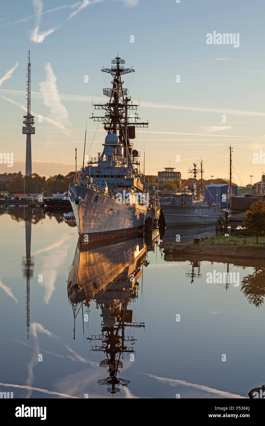 Morning mood, view from the Kaiser-Wilhelm-Brücke to the Connection Harbour, Antennenturm, guided missile destroyer Mölders, German naval museum, Wilhelmshaven, Lower Saxony, Germany, Europe, Stock Photo
