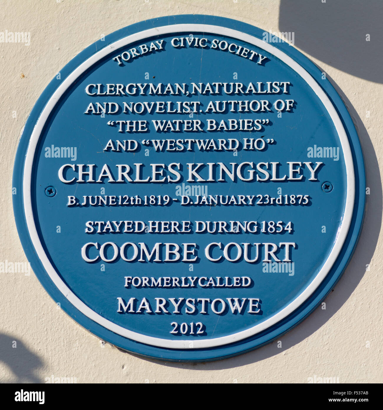 Author, Novelist, Clergyman, Naturalist Charles Kingsley stayed here 1854, English Heritage Blue Plaque sign in Torquay, England Stock Photo
