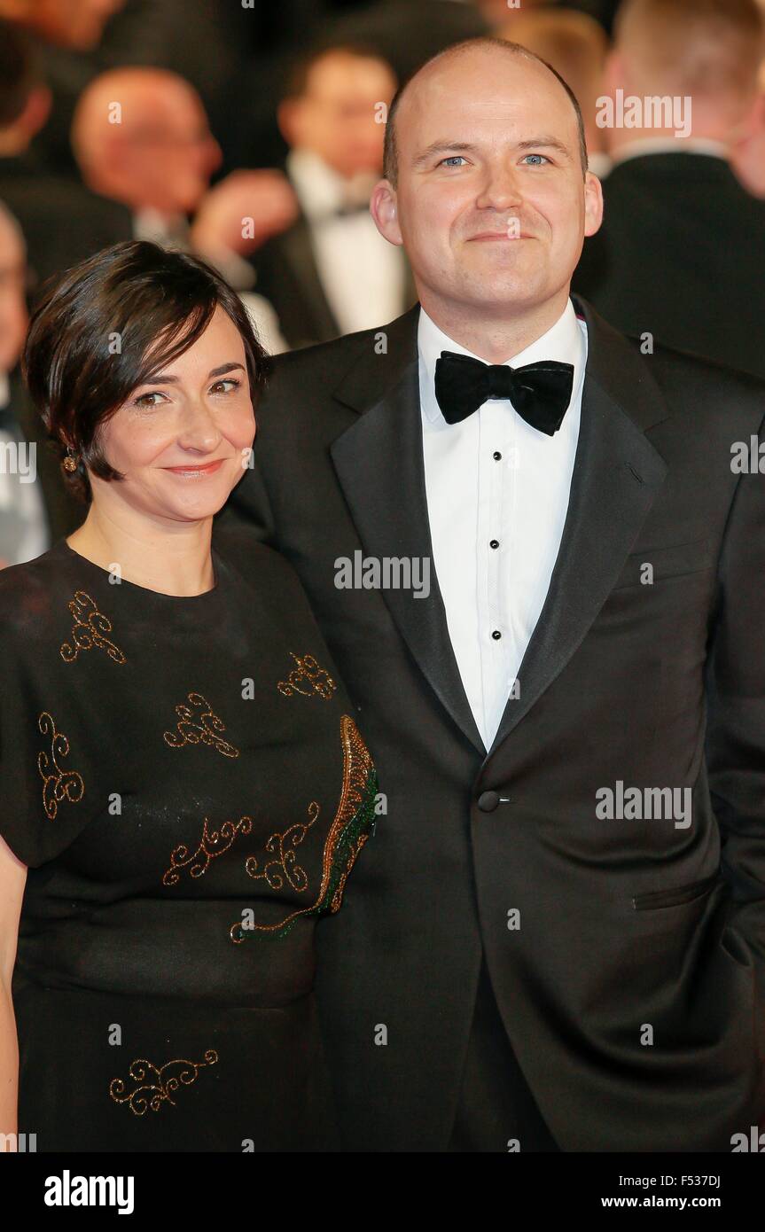 London, Britain. 26th Oct, 2015. British actor Rory Kinnear and partner Pandora Colin attend the world premiere of the new James Bond film 'Spectre' at the Royal Albert Hall in London, Britain, 26 October 2015. Spectre is the 24th official James Bond film and is released in the United Kingdom on 26 October. Photo: Hubert Boesl/dpa - NO WIRE SERVICE -/dpa/Alamy Live News Stock Photo