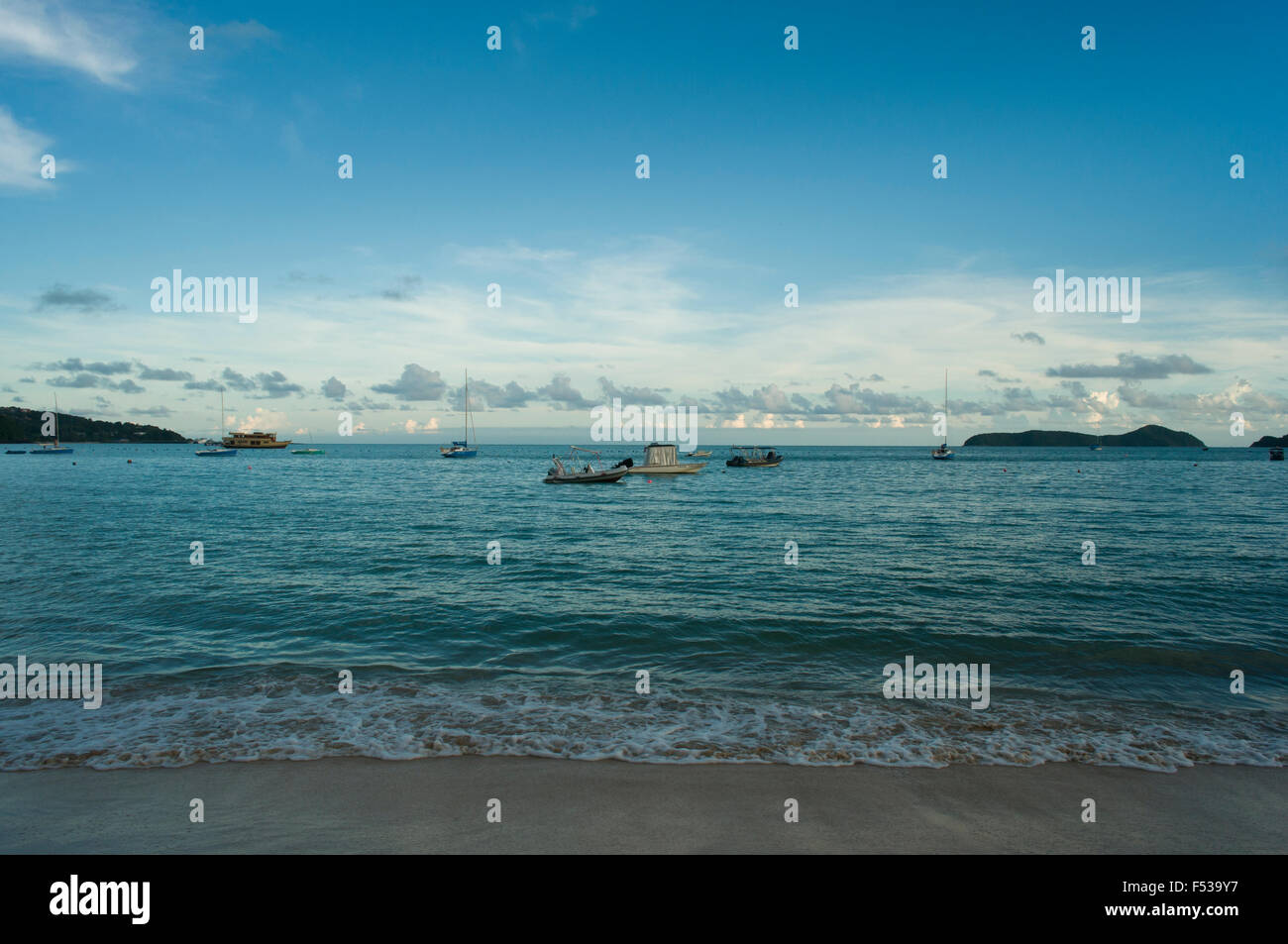 Tropical scenery hi-res stock photography and images - Alamy