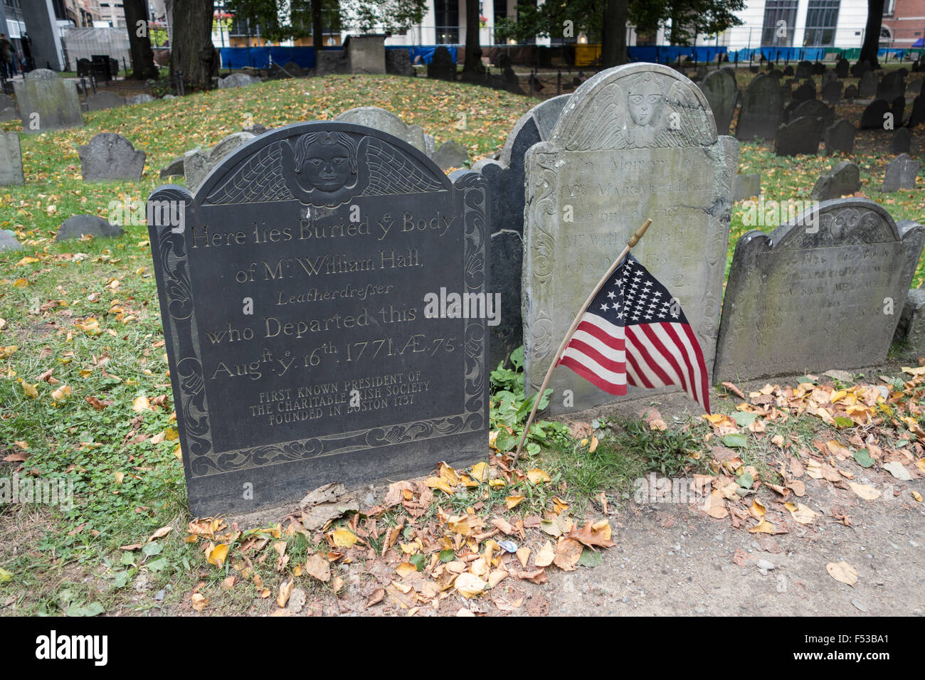 grave tombstone US flag Stock Photo