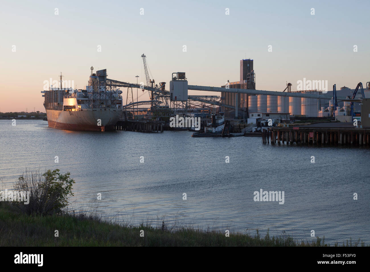 docked ship at port of Sacramento Stock Photo