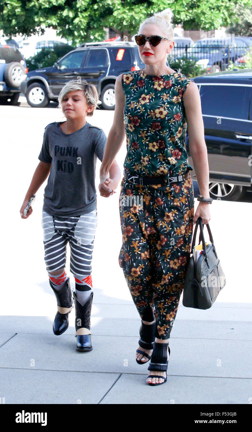 Gwen Stefani, wearing no wedding ring, is all smiles as she goes to