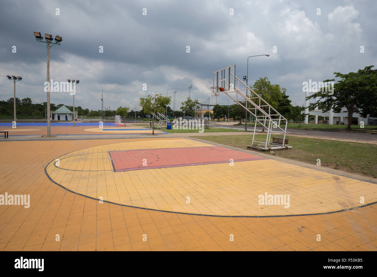 empty outdoor public basketball court Stock Photo Alamy