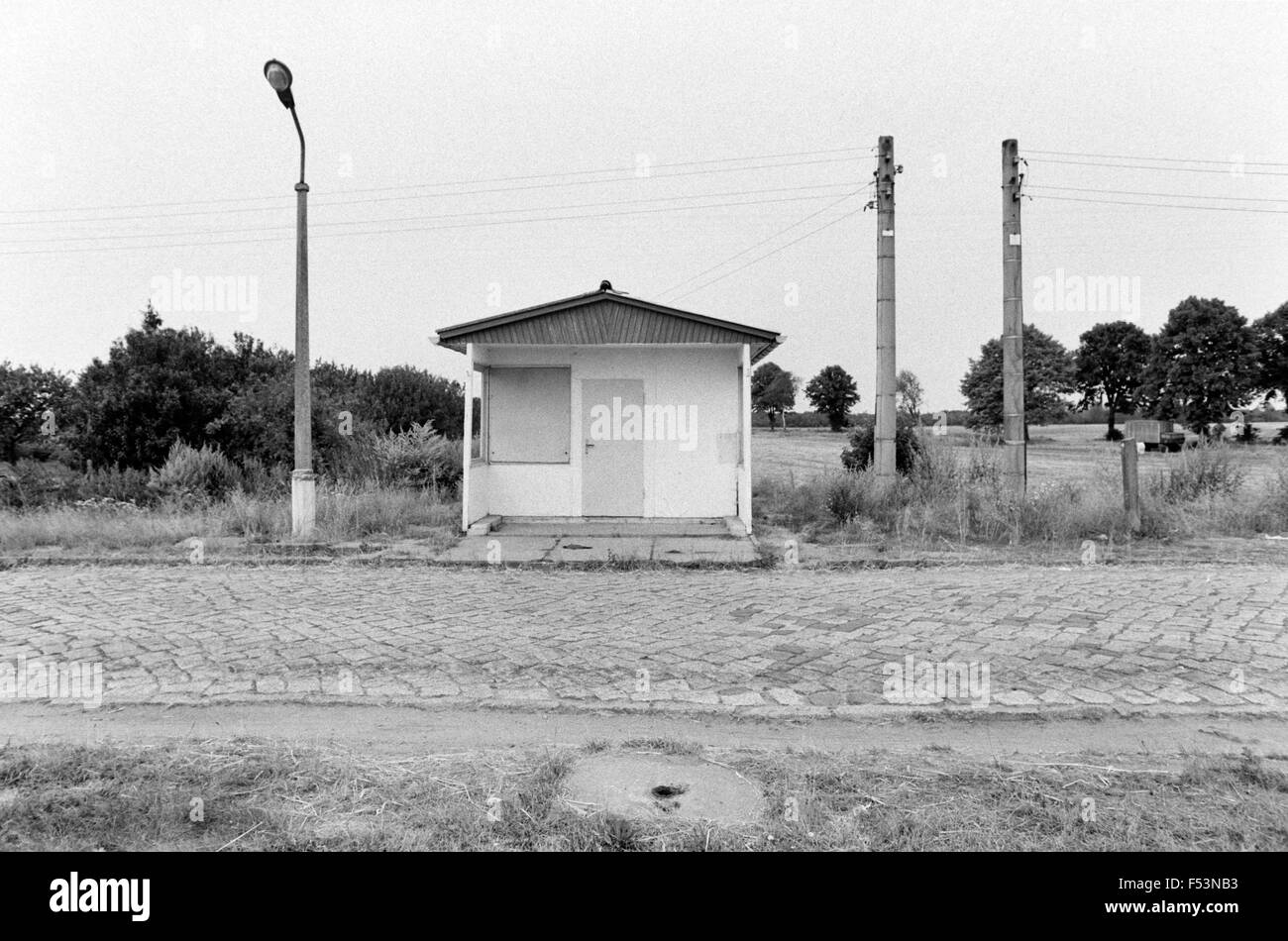 14.08.1990, Zarrentin, Schwerin, German Democratic Republic - Small Wartehaeuschen roadside. 00P900814A013CAROEX.JPG - NOT for SALE in G E R M A N Y, A U S T R I A, S W I T Z E R L A N D [MODEL RELEASE: NOT APPLICABLE, PROPERTY RELEASE: NO (c) caro photo agency / Muhs, http://www.caro-images.pl, info@carofoto.pl - In case of using the picture for non-journalistic purposes, please contact the agency - the picture is subject to royalty!] Stock Photo