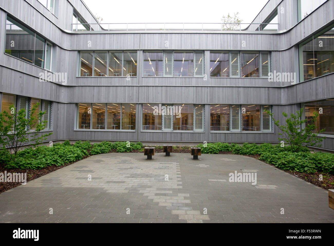 27.04.2015, Berlin, Berlin, Germany - Freie UniversitŠt (FU) Berlin presents the new building for small pockets and the campus library. 0PA150427D763CAROEX.JPG - NOT for SALE in G E R M A N Y, A U S T R I A, S W I T Z E R L A N D [MODEL RELEASE: NOT APPLICABLE, PROPERTY RELEASE: NO (c) caro photo agency / Ponizak, http://www.caro-images.pl, info@carofoto.pl - In case of using the picture for non-journalistic purposes, please contact the agency - the picture is subject to royalty!] Stock Photo